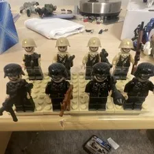 LEGO customs figs Lot of 4 German and 4 Italian Soldiers w/ Helmets & Weapons
