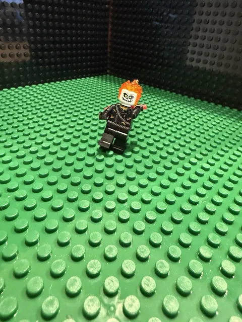 LEGO Minifigure Skeleton Flame Head Black Outfit w/ Orange Staff no chain