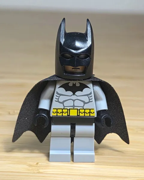 LEGO 2006 Batman Minifigure (bat001) Gray Suit With Black Mask