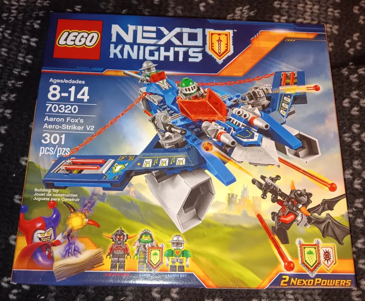 LEGO NEXO KNIGHTS Aaron Fox's Aero-Striker V2 70320 301 pcs 2016 Retired Bot Ash