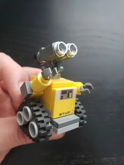 LEGO Ideas: Wall-E Minifigure