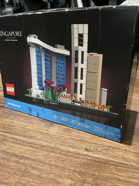 LEGO Architecture Skylines Singapore 21057. New Sealed. Retired Set