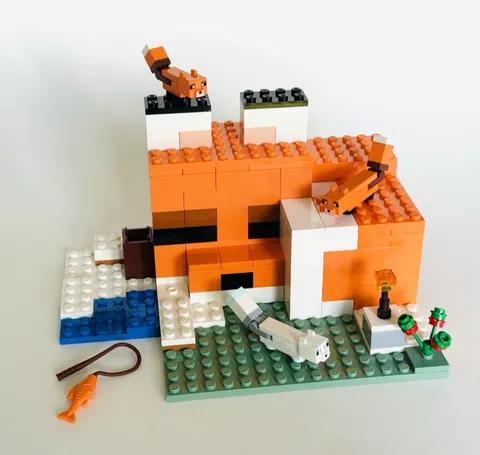 LEGO Minecraft: The Fox Lodge (21178)