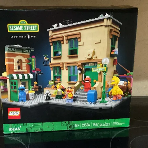 LEGO Ideas 123 Sesame Street 21324 Complete Set 1367 pcs Ages 18+