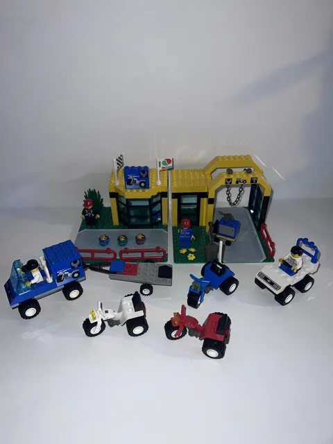 Lego Town: Super Cycle Centre 6426 “The Pit Shop” Complete Vintage 1998