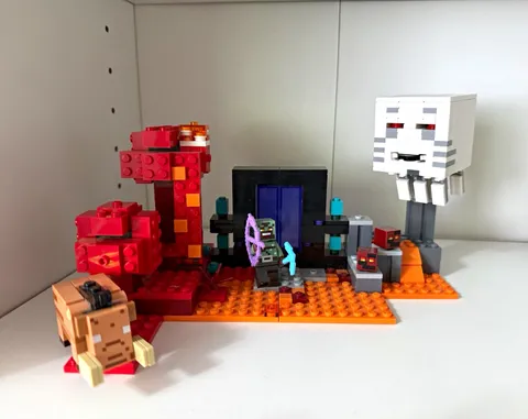 LEGO Minecraft The Ruined Portal 21172 316 pcs w/ Minifigures Steve 8+
