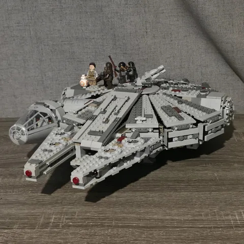 LEGO Star Wars Millennium Falcon (75105) - USED