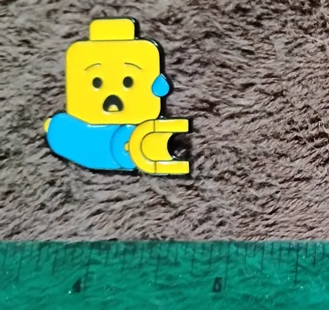 LEGO MAN MINIFIGURE HEAD PIN metal enamel brooch set lapel lot badge pins yellow