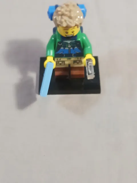 Lego Minifigure - Hiker Explorer - Lego CMF Series 16 71013