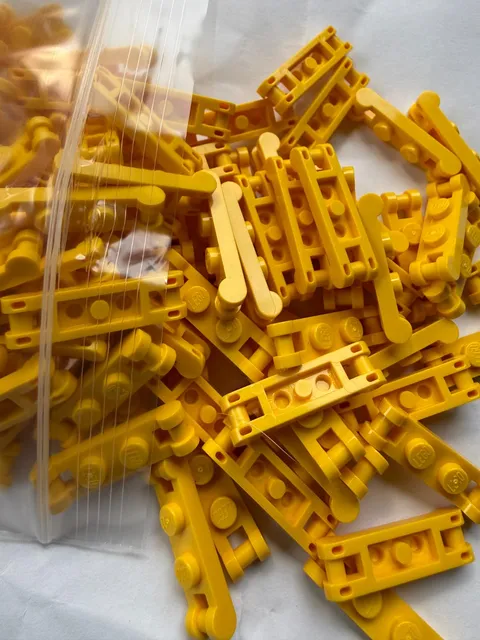LEGO - NEW- #18649-YELLOW-PLATE MOD/ 1 X 2 W/ 2 HANDLES-10 PIECES