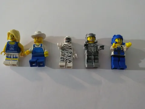 LEGO LOT Of MINIFIGURES 5 Random Minifigs. See Description. Toys.