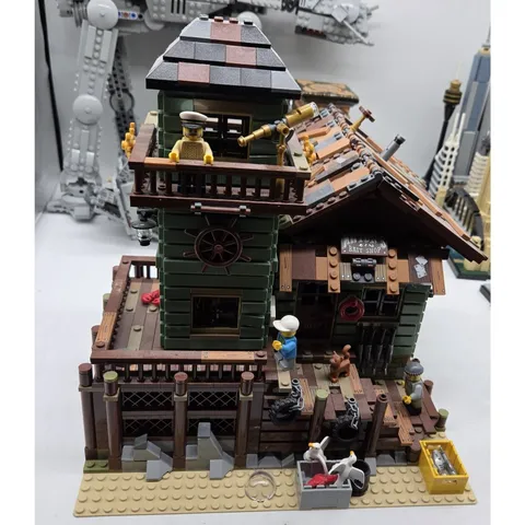 Lego 21310 Old Fishing Store Nearly Complete Used Condition No Instructions