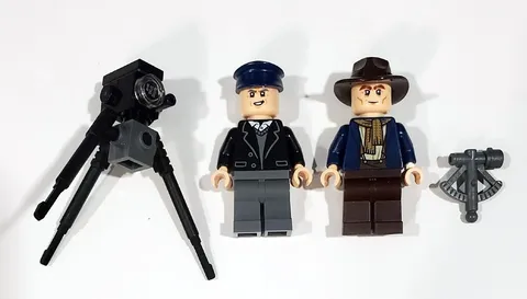 LEGO 40729 Sir Ernest Shackleton and Frank Hurley Minifigs with Accessories New