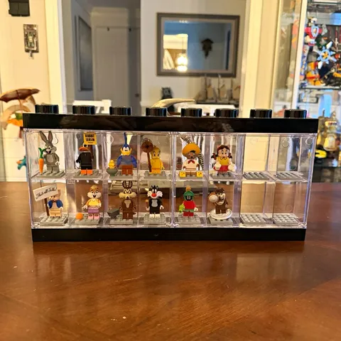 Looney Tunes Minifigure Collection w/ LEGO 16-Compartment Display Case Bugs