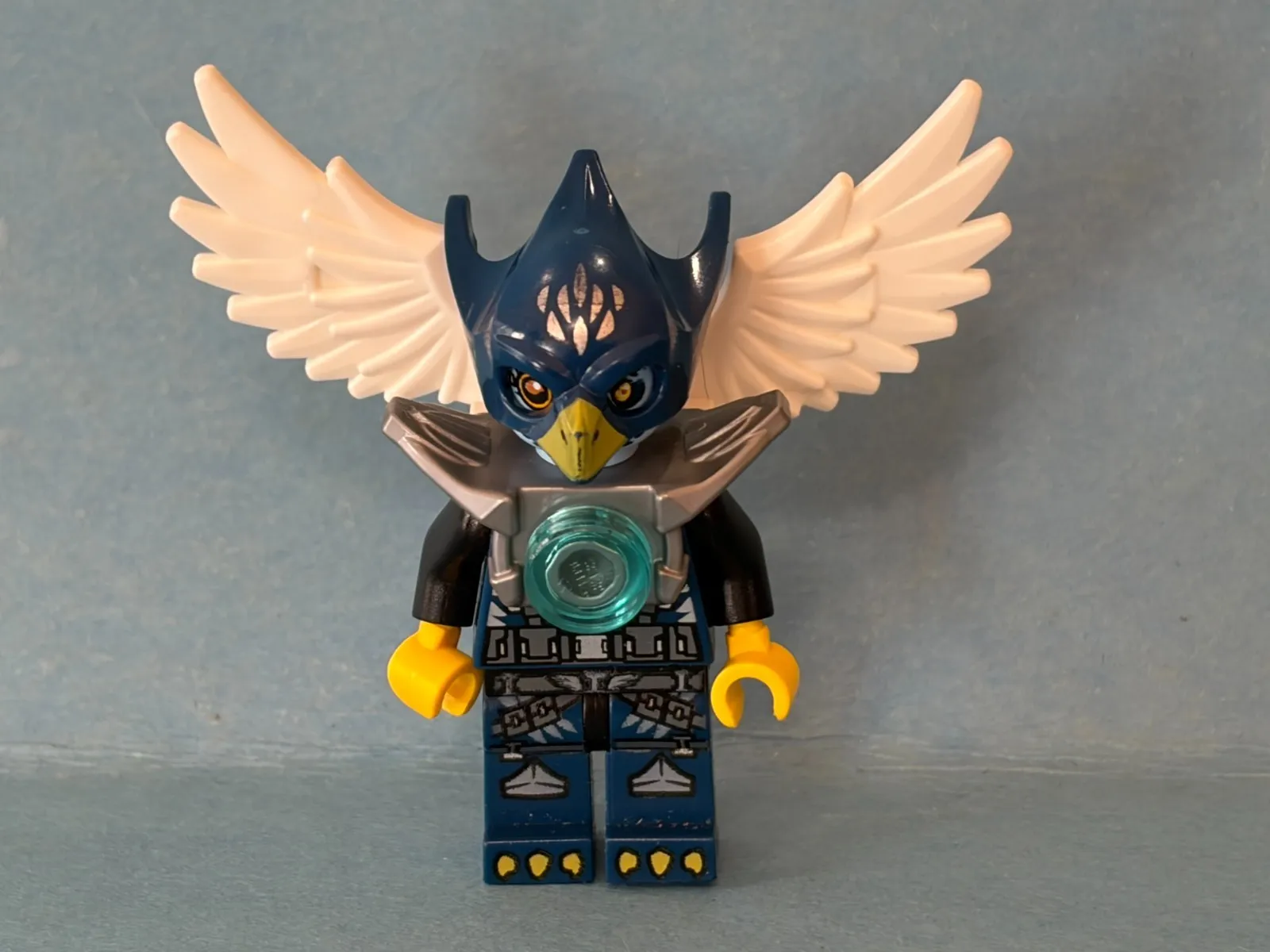 LEGO Legends Chima Minifig loc021 - Eglor - Light Scratches/Cracks Both Side