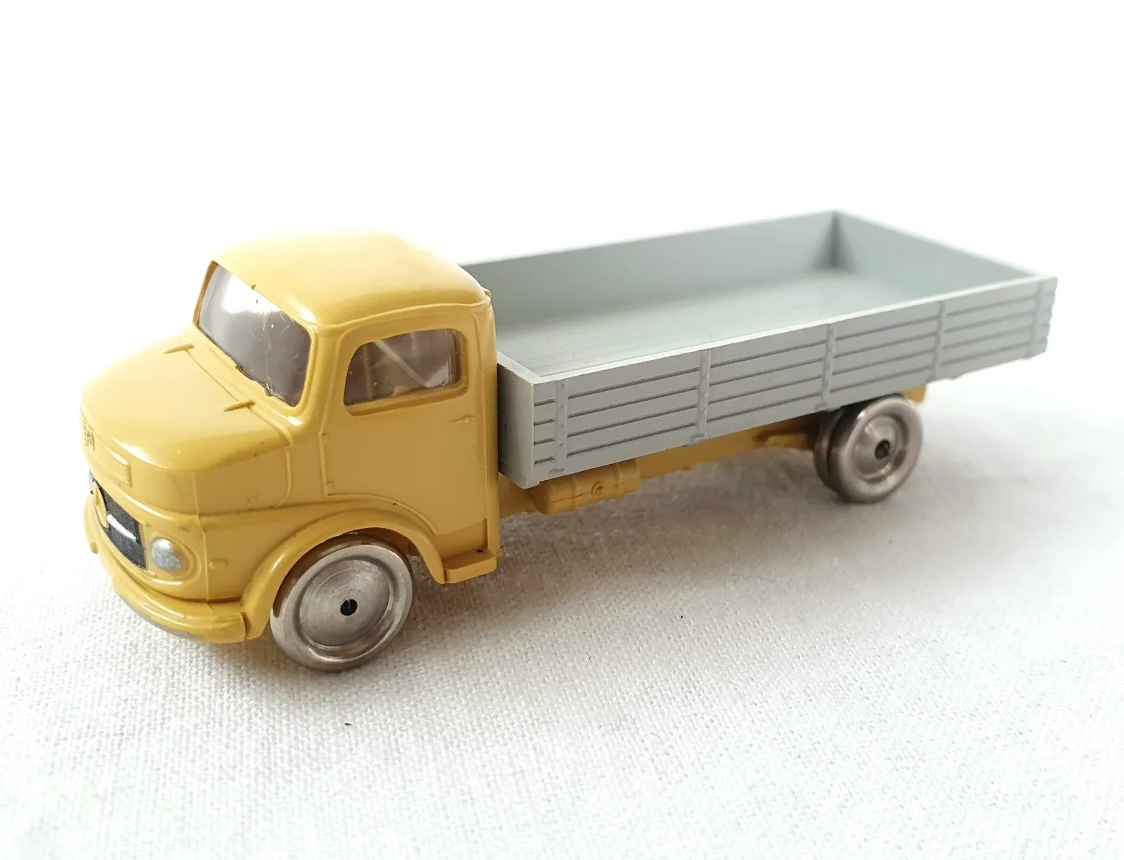 LEGO HO 1:87 Scale Mercedes Flatbed Truck - 653 Vintage 60s
