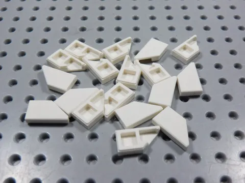 LEGO Lot of 18 White 1x2 Smooth Cut Corner Wedge Tile Plates LEFT Side Only BB
