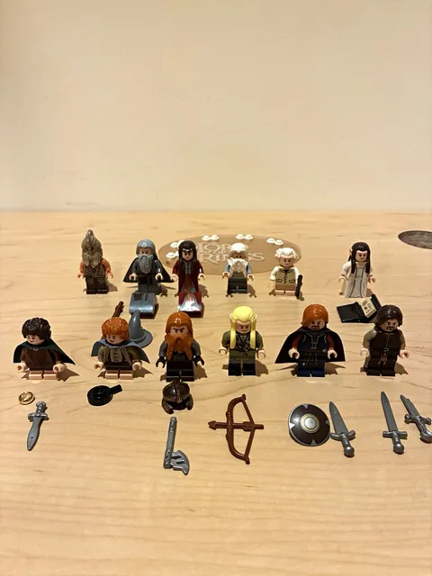 LEGO Lord of the Rings Minifigure Lot w/ Accessories Weapons