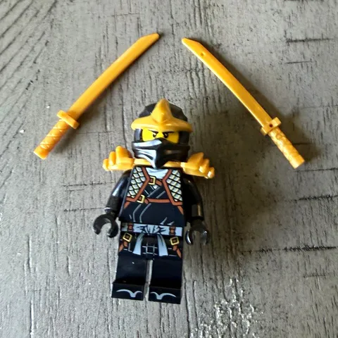 LEGO NINJAGO Ninja Minifigure Ninja Character w/ 2 Gold Swords Plastic 7+