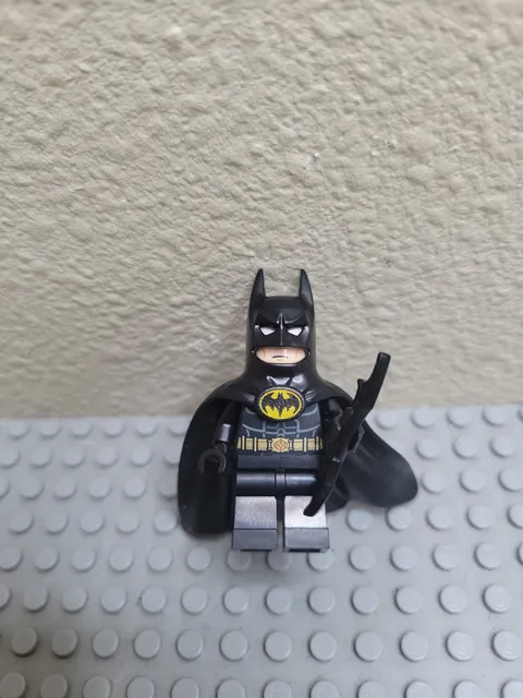 LEGO Batman Minifigure With One Piece Rubber Cape - 2 faces