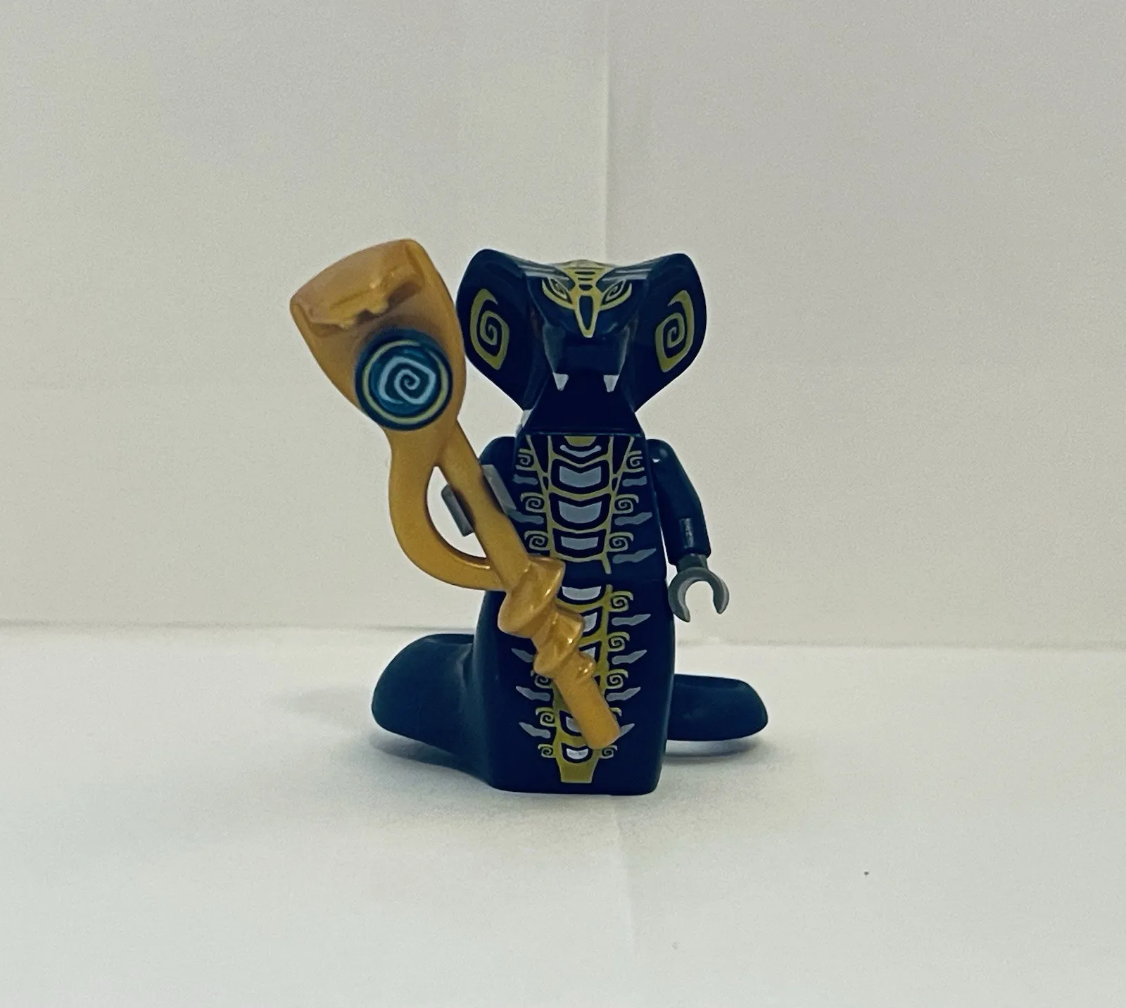 LEGO Ninjago Skales Minifigure Rise of the Snakes NJO040 w/ Serpentine Staff