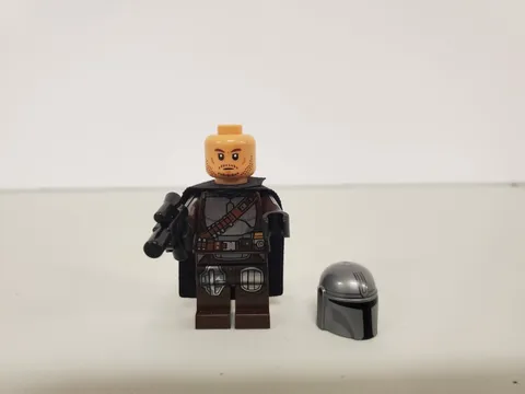 LEGO® Minifig sw1135 The Mandaloria Din Djarin 'Mando' Silver Beskar Black Cape