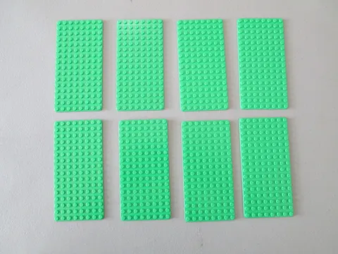 LOT OF 8 LEGO 5 X 2 1/2 INCH GREEN BASE PLATES 8X16 PRE OWNED 4179599 LOT A