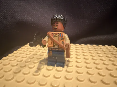 LEGO Star Wars Finn Minifigure , Bag , Weapon   Head Has Smile / Scared