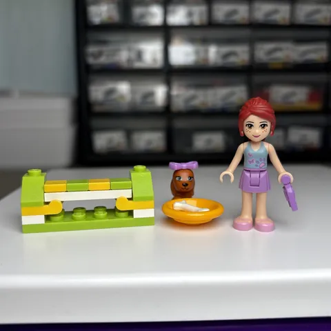 LEGO Friends Mia Minifigure frnd0005 3942 Mia's Puppy House Mini Doll