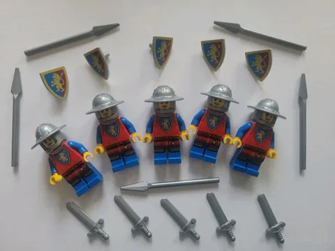 New Lego Lion Knights Lot Of 5 Minifigures Sword Sheild 