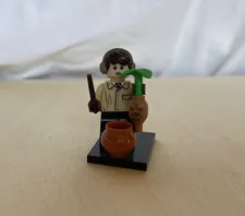 Lego Harry Potter Minifigure - Neville With Mandrake