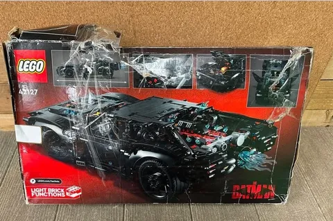 42127 LEGO Technic The Batman - Batmobile- Open Box Damage Box New Inside 