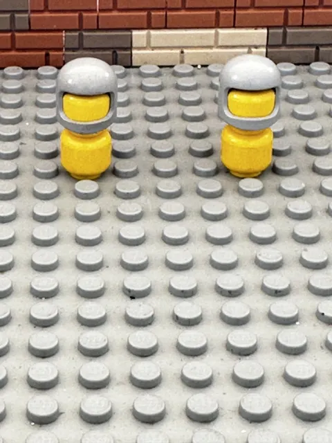 (L-2) LEGO® 375 Helmet Knight Space 193a2 Old Light Gray 2 Pieces