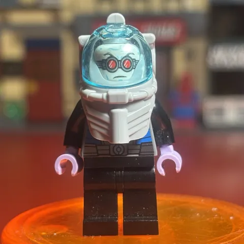LEGO Batman Mr. Freeze minifigure 10737 Super Heroes, Very Nice Example.