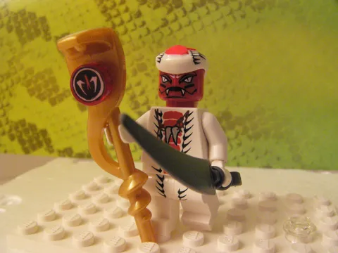 LEGO Ninjago Minifigure Snappa from LEGO 9442 (with weapons-FSS), New