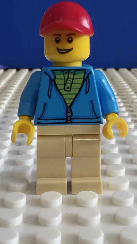 LEGO City Minifigure twn380 Town Man Dark Azure Hoodie Red Cap Genuine Retired