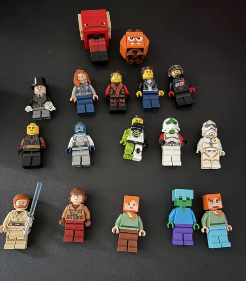Lot of 17 Assorted Lego Minifigures Various Mixed 