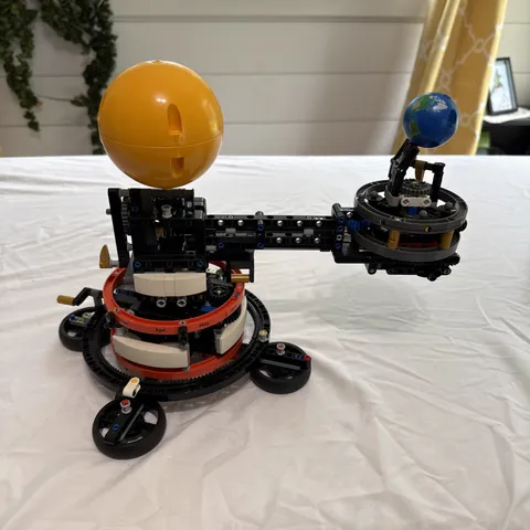 LEGO® Technic™ 42179 Planet Earth and Moon in Orbit 100% Complete