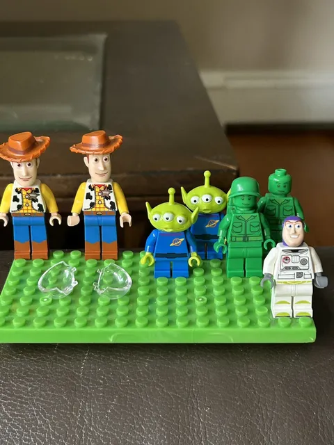 Lot LEGO Disney Toy Story Minifigures - Missing Parts