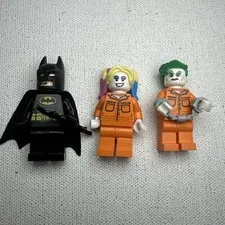 Lego Harley Quinn & Joker & Bats Minifigures from Batman Arkham Asylum set 76300