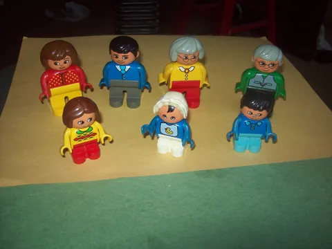 LEGO DUPLO SUPPLEMENTAL FROM SET # 2771  SEVEN MINIFIGURES RARE FROM 1991