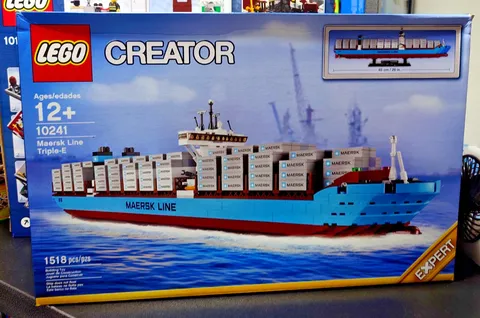 Lego 10241 Maersk Line Triple-E  Factory-Sealed  (DAMAGED BOX )
