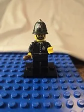 Lego Collectible Minifigures Series 11  Constable Complete 