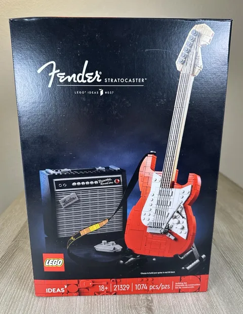 LEGO Ideas 21329 Fender Stratocaster Guitar Amp 1074 Pieces New Sealed Retired