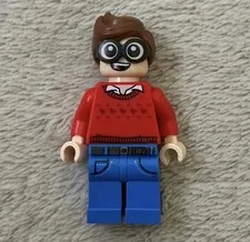 LEGO x Batman: Dick Grayson - Red Sweater w/ Dark Red Robins (SH0464 / 70923)