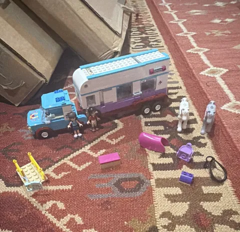 LEGO Friends 41125 Horse Vet Trailer Vet Subtheme Incomplete w/ Horses