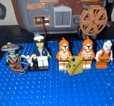 LEGO Minifigure Lot of 5 Mixed Figures Clone Troopers and Sailor Plastic