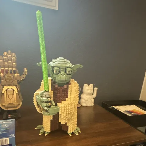 LEGO Star Wars Yoda Brick Figure Light-Up Green Lightsaber, Multicolor