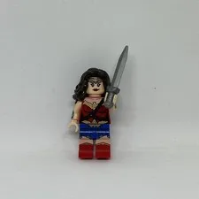 LEGO DC Super Heroes Wonder Woman Minifigure with Sword and Shield sh402