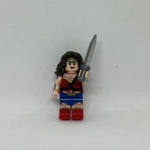 LEGO DC Super Heroes Wonder Woman Minifigure with Sword and Shield sh402